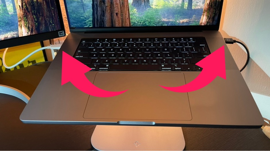 MacBook Pro本体には2本のコードだけ